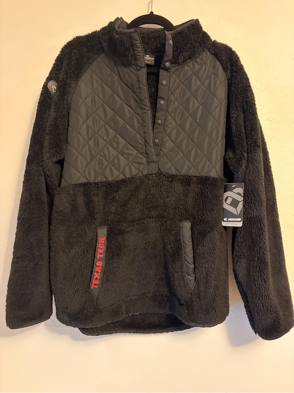 Colosseum Black Quilted Sherpa Pullover with Red Texas Tech Accent - Picture 1 of 6